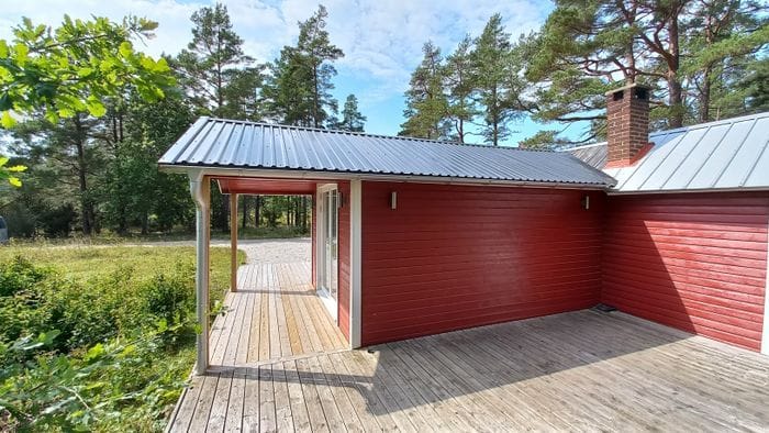 Röd trästuga Fria tider i augusti - Bild 7