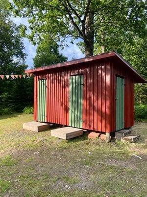 Drömstuga med sjöutsikt och egen badplats i skogen - Bild 35