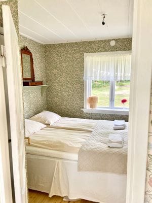 Drömstuga med sjöutsikt och egen badplats i skogen - Bild 2