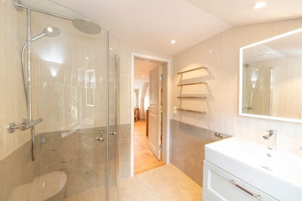 Nybyggt skärgårdshus, privat brygga och sandstrand - Bild 39