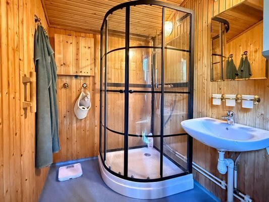 Modernt havsnära hus med bastu i Grisslehamn. - Bild 12