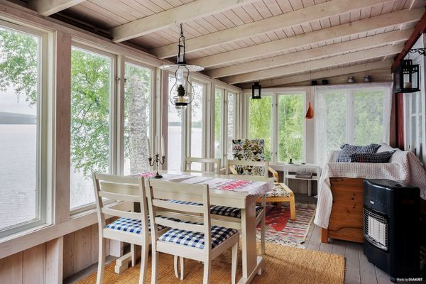 Avskild stuga vid sjön – off-grid med egen strand - Bild 5