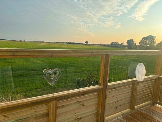 Veranda med utsikt över södra Ölands öppna landskap