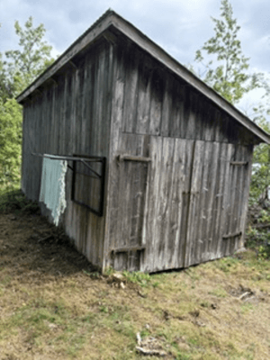 Båthus vid strandgläntan