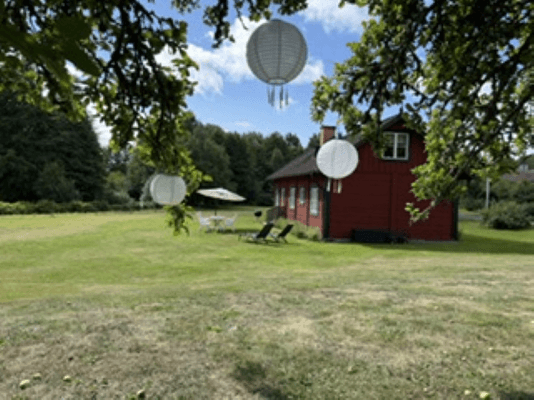 Äldre charmigt hus med stor trädgård - Bild 3