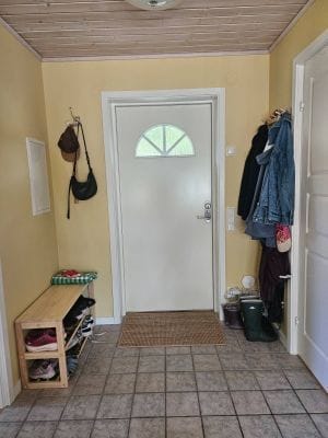 Sommarstuga vid sjön på Vindö - Bild 11