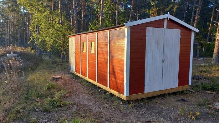 Röd trästuga Fria tider i augusti - Bild 38
