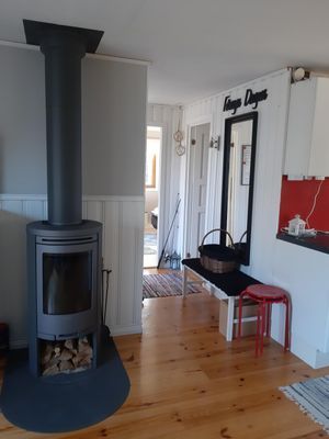 Charmig och modern stuga nära hav och natur - Bild 15