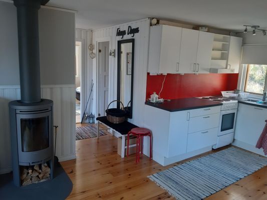 Charmig och modern stuga nära hav och natur - Bild 16