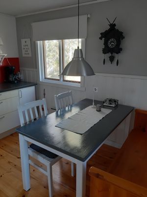Charmig och modern stuga nära hav och natur - Bild 18