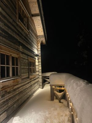 Mysig timmerstuga med magisk utsikt - Bild 4