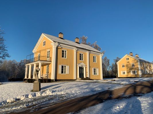 Herrgårdsflygel i blomsterpark (ca 14 pers) - Bild 2