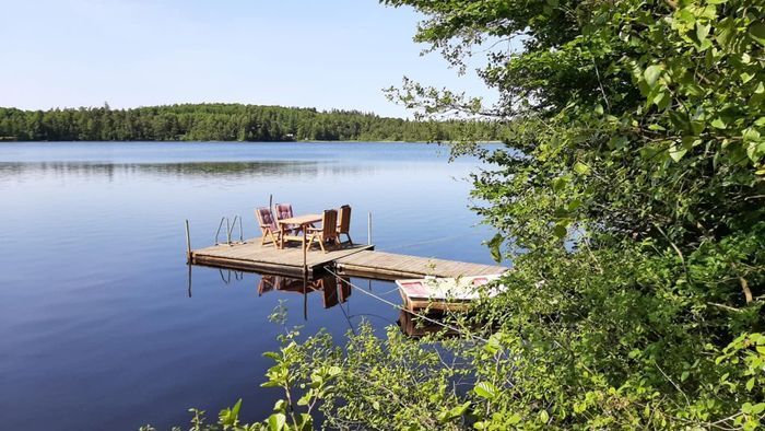 Mysig stuga i skogen - sjötomt egen brygga + båt - Bild 17