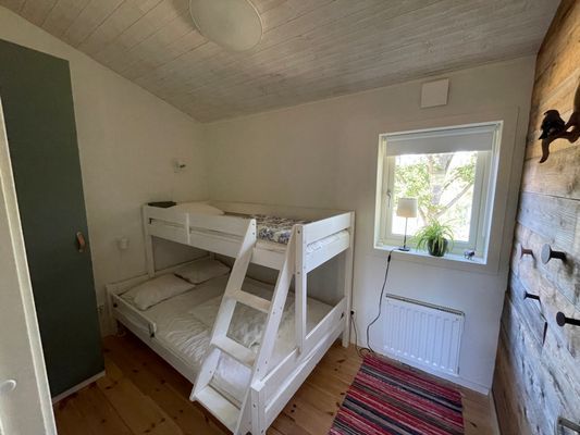 Hus på strandtomt med egen brygga och många bäddar - Bild 53