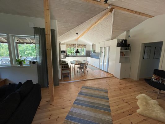 Hus på strandtomt med egen brygga och många bäddar - Bild 63