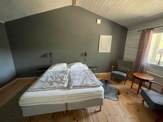 Hus på strandtomt med egen brygga och många bäddar - Bild 47