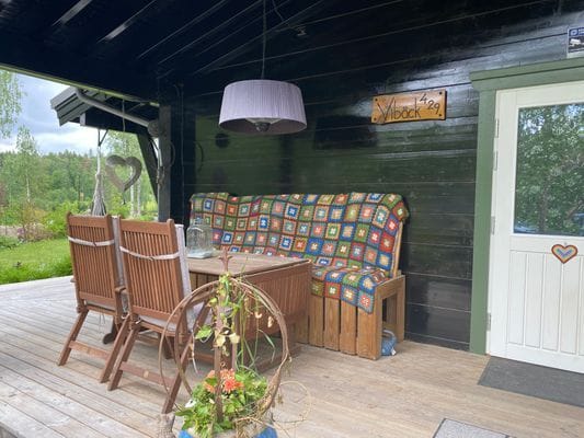 Hus med sjöutsikt och nära skog. - Bild 20