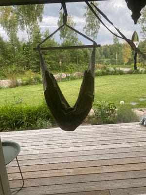 Hus med sjöutsikt och nära skog. - Bild 21