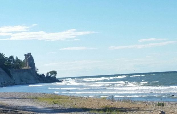 Härliga Lickershamn. Nära badstrand och raukar - Bild 11