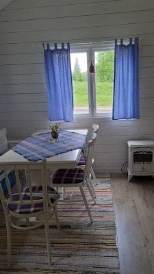 Liten enkel stuga lantligt belägen - Bild 8