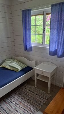 Liten enkel stuga lantligt belägen - Bild 19