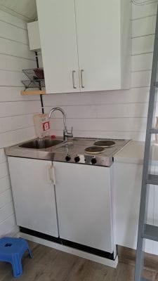 Liten enkel stuga lantligt belägen - Bild 11