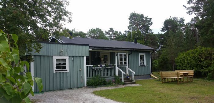 Härliga Lickershamn. Nära badstrand och raukar - Bild 2