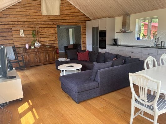 Mysig avsides stuga med närhet till sjö i Bohuslän - Bild 16