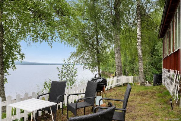 Avskild stuga vid sjön – off-grid med egen strand - Bild 6