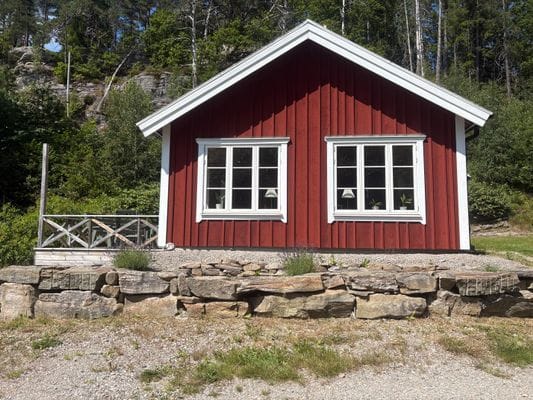 Mysig avsides stuga med närhet till sjö i Bohuslän - Bild 24