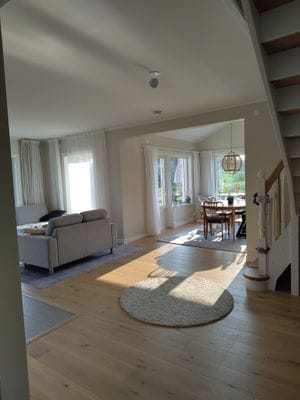 Nybyggt hus med egen lekplats - Bild 5