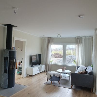 Nybyggt hus med egen lekplats - Bild 3