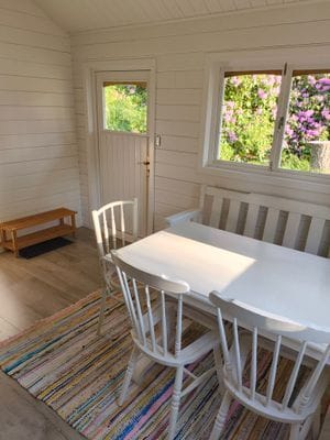 Liten enkel stuga lantligt belägen - Bild 12