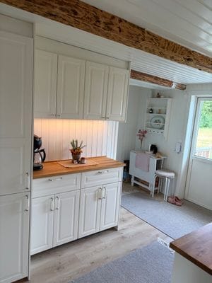 Charmigt hus i rofyllda Kalvsås - Bild 4