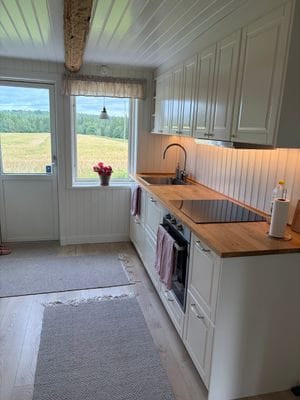 Charmigt hus i rofyllda Kalvsås - Bild 3