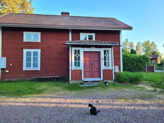 Charmig stuga på gård i Gagnef