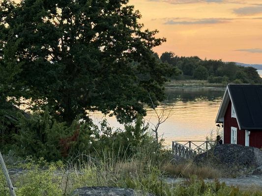 Charmigt skärgårdshus – egen brygga & badplats - Bild 40