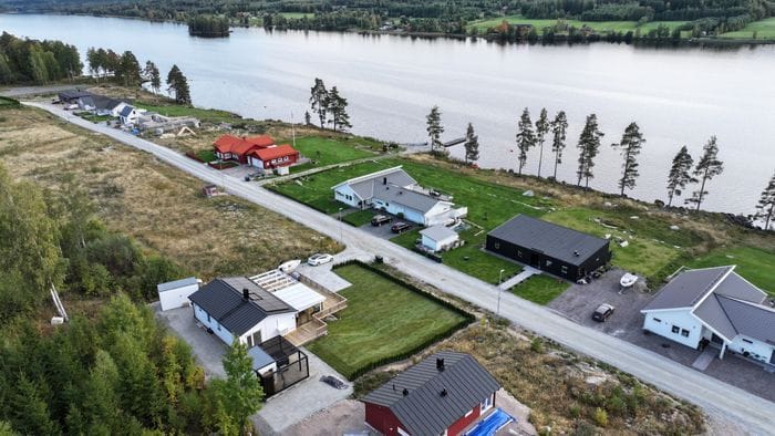 Modern Stuga med sjöutsikt, spa anläggning - Bild 12