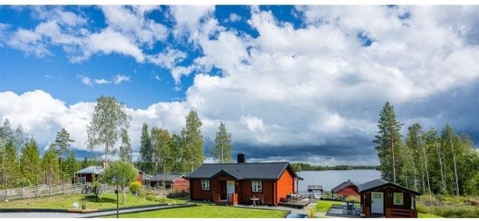 Stuga med strandläge.