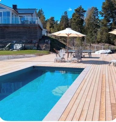 Strandtomt, panorama-havsutsikt, pool och brygga - Bild 2