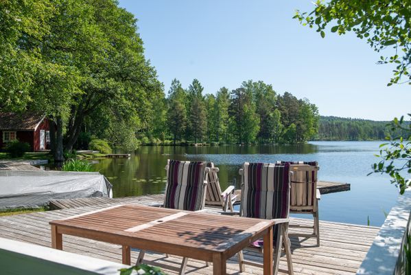 Rum 21 – egen ingång och terrass vid vattnet - Bild 12