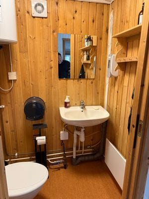 Liten mysig stuga i Kronogård Vildmark - Bild 6