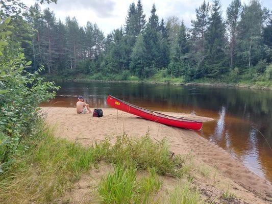Kanoturer på Voxnan – en dag eller flera. Kanotuthyrningen ligger på gångavstånd.