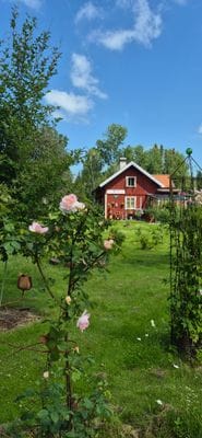 Huset Stormens syns, då du kommer vid vår infart.