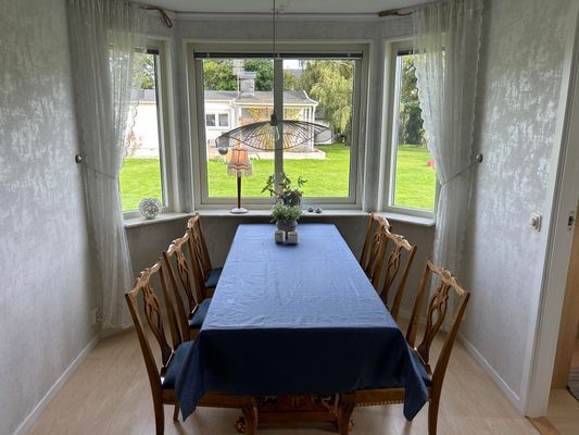 Luftig minivilla och smart planerad attefallare - Bild 3