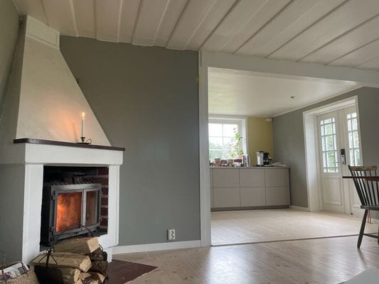 Rymligt hus på gård, intill restaurang - Bild 3