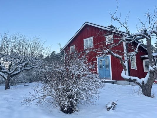 Huset från ena gavelsidan
