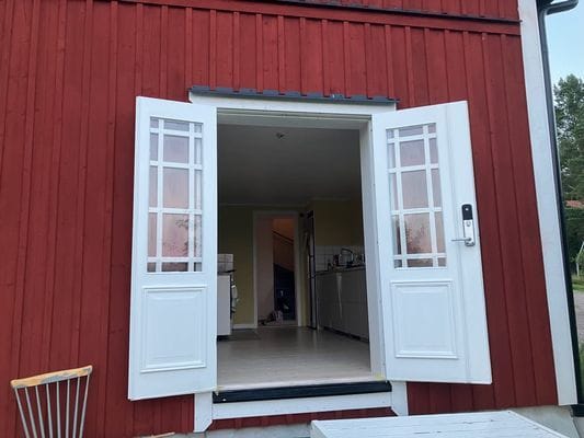 Altandörr med utgång från köket