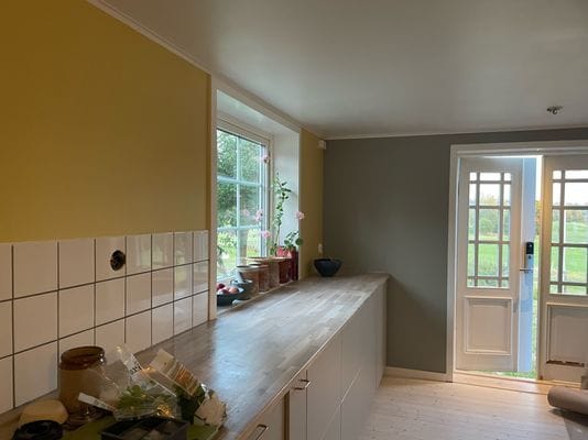 Rymligt hus på gård, intill restaurang - Bild 2