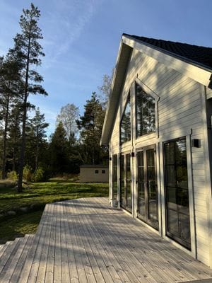 Modernt fritidshus nära havet i Norrtälje - Bild 5